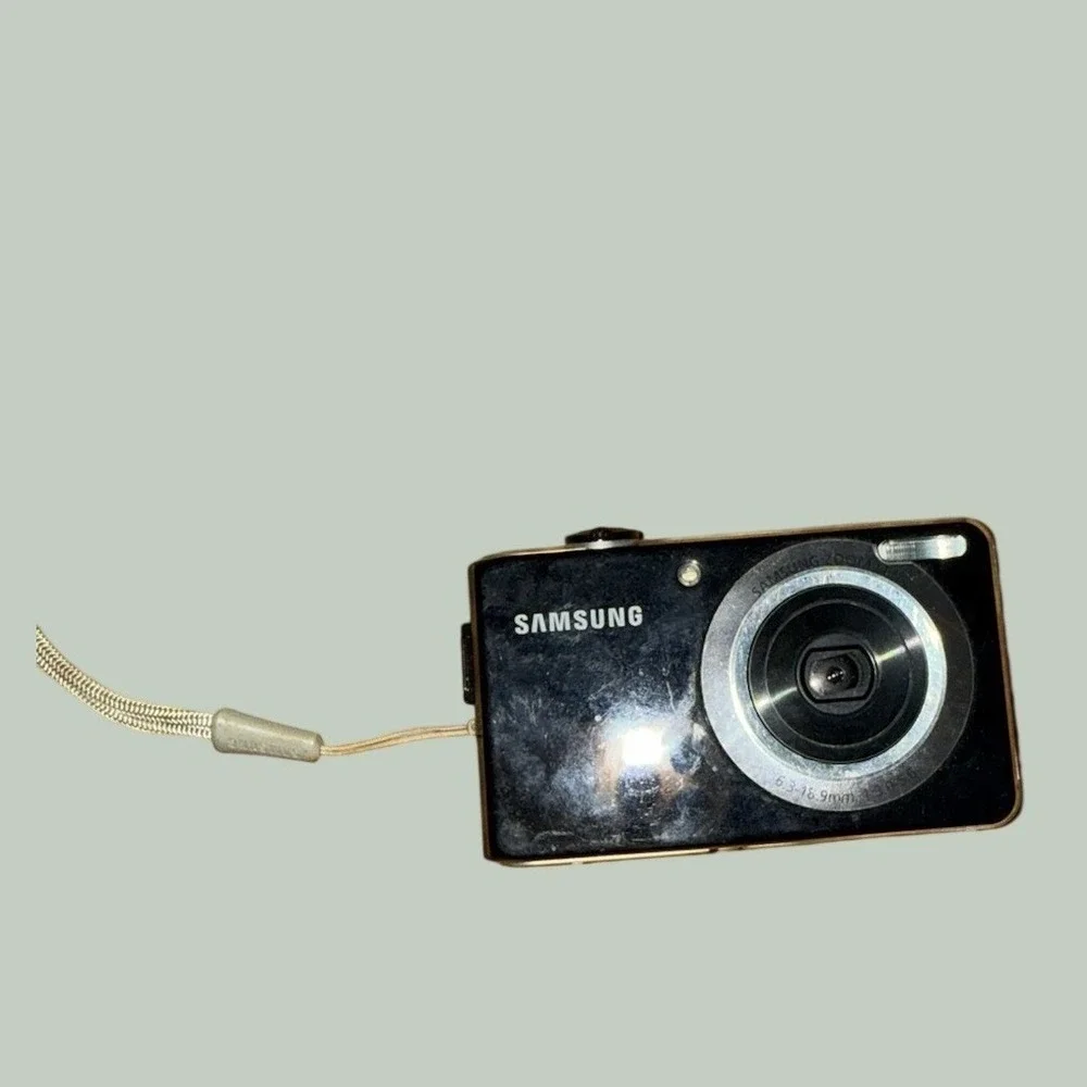Samsung PL100 EC-PL100 12.2MP Compact Digital Camera W/ Battery No Charger or SD
